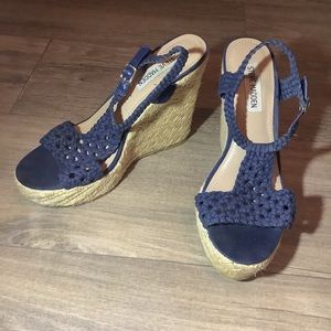Steve Madden crotchet dark blue/ Navy blue wedge heels Maui style size 8